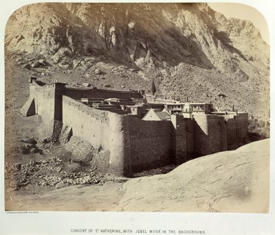 Convento de Santa Catarina com Jebel Músá como pano de fundo, do Ordnance Survey of the Peninsula of Sinai de British Photographer