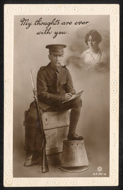 Reino Unido: Um postal sentimental produzido pelo Cairo Postcard Trust, Cairo, Egito, durante a 1ª Guerra Mundial de British Photographer