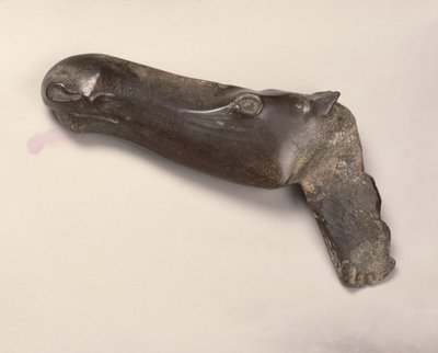 Chefe de uma alce fêmea, de Ecaterimburgo, nos Urais, 2000 aC (trompa) de Bronze Age
