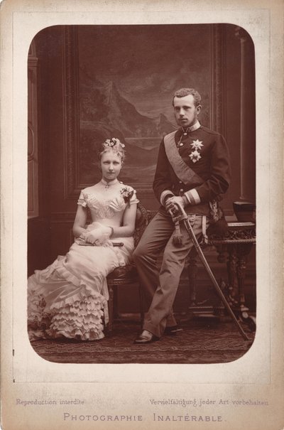 O príncipe herdeiro Rudolf com a princesa Stephanie da Bélgica por ocasião de seu noivado..., 1880. de Brussels . Photo studio Geruzet Frères