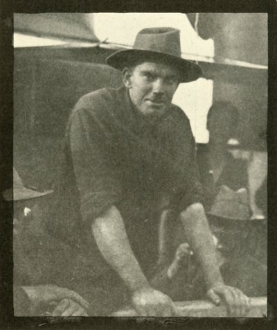 Última fotografia do sargento Hamilton Fish, tirada viva, sexta-feira, 10 de junho de 1898, 1899. de Burr McIntosh