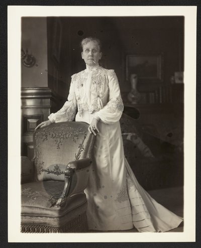 Sra. John Arbuckle, c.1900-10 (foto a p/b) de Burr William McIntosh