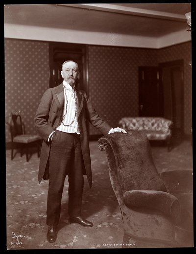 Henry Arthur Jones, 1905 (impressão de gelatina de prata) de Byron Company