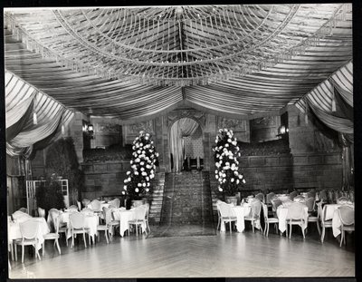 Sala de recepção no Ritz-Carlton Hotel, 1915 ou 1916 (impressão em gelatina prateada) de Byron Company