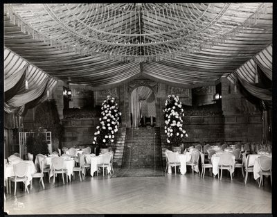 Sala de recepção no Ritz-Carlton Hotel, 1915 ou 1916 (impressão em gelatina prateada) de Byron Company