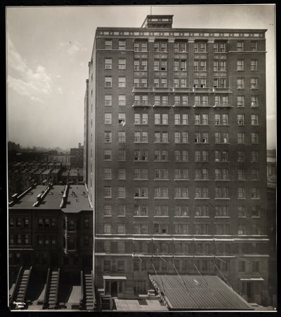 O Hotel Robert Fulton, 228 West 71st Street, Nova York, 1920 (impressão em gelatina de prata) de Byron Company