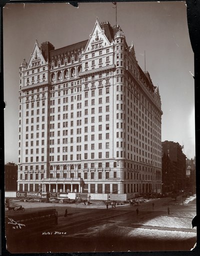 O Plaza Hotel em construção, 5th Avenue e 59th Street, Nova York, c.1907 (impressão em gelatina de prata) de Byron Company