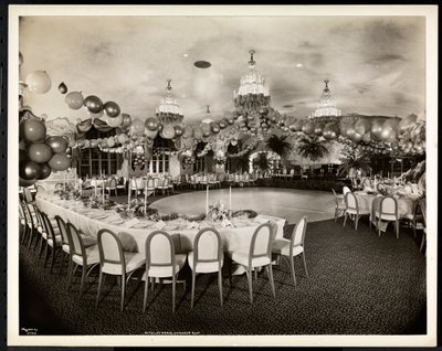 O telhado vienense no Hotel St. Regis, 1937 (impressão em gelatina de prata) de Byron Company