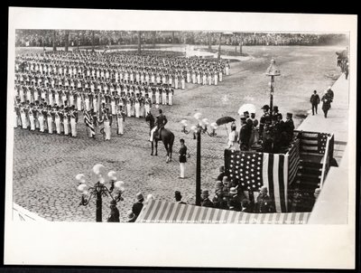 Vista, de, princesa, Eulalia, de, espanha, revisar, a, 7º regimento, marchando, em, a, columbus, celebração, parada, em, a, savoy, hotel, nova iorque, 1899, (silver, gelatin, print) de Byron Company
