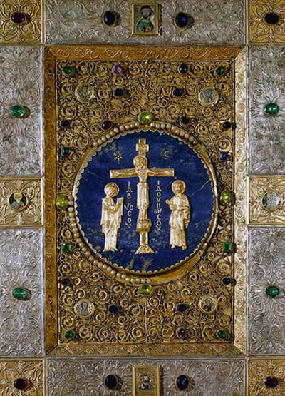 Ícone representando Cristo na cruz entre a Virgem e São João Batista com medalhões dos Quatro Evangelistas de Byzantine Byzantine