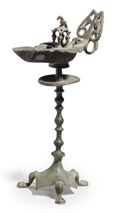 Uma lâmpada e um suporte de óleo de bronze bizantino, c. 5 a 6 DC (bronze) de Byzantine School
