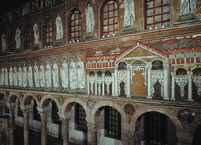 Fachada do Palazzo di Teodorico e a procissão dos Mártires, 527-99 (mosaico) de Byzantine School