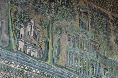 Mosaicos no pórtico ocidental, século VIII (mosaico) de Byzantine School