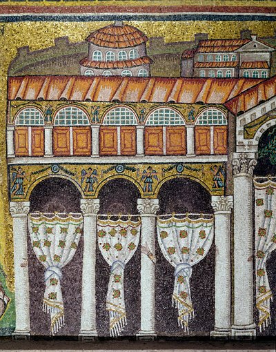 Vista do Palácio do Imperador Bizantino Teodorico o Grande. Pormenor. Mosaico lateral da nave central, Basílica de Sant