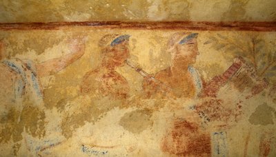 Músicos, fresco, detalhe, Túmulo dos Demónios Azuis, Necrópole de Tarquinia (UNESCO World Heritage List, 2004), Lazio, Itália. Civilização etrusca, século V a.C. (foto) de J.B. and Brown J. Rowbotham