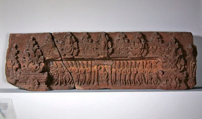 Viga representando o mito da origem do Linga e da coroação de um rei, século II a VII (arenito) de Cambodian Cambodian
