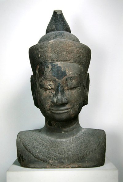 Busto decorado de Buda; 15 a 16 de ventura (arenito) de Cambodian School
