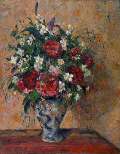 Natureza morta com peônias e laranja simulada - Pintura de Camille Pissaro (1830-1903), óleo sobre tela (81x64,5 cm) de Camille Pissarro