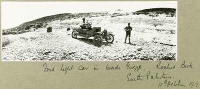 Carro leve Ford em Wadi Guzzeh, Rashid Beck, Palestina do Sul, outubro de 1917 de Capt. Arthur Rhodes