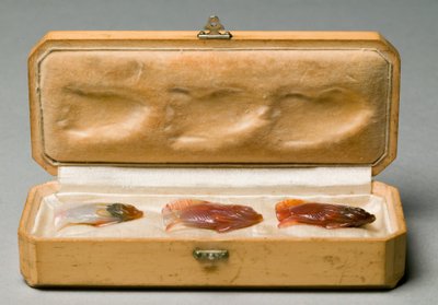Conjunto de três peixes na caixa original, c.1890 de Carl Fabergé