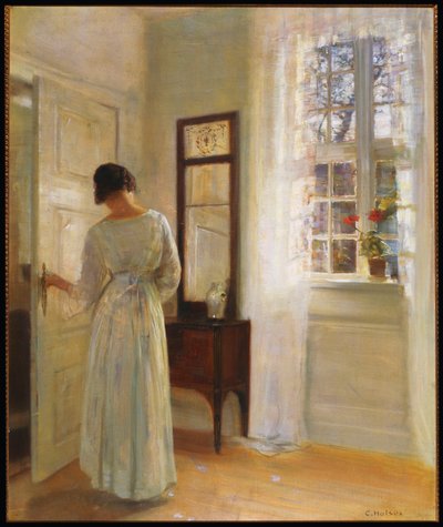 Uma senhora olhando no espelho por uma porta aberta (óleo sobre tela) de Carl Holsoe