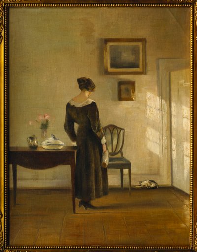 Um interior com uma mulher alimentando um gato (óleo sobre tela) de Carl Holsoe