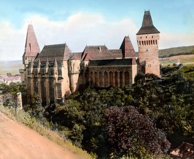 Roménia, Transilvânia, o Castelo de Hunyad (também conhecido como Castelo de Hunyadi, Castelo de Corvin ou Castelo de Hunedoara), data da imagem: cerca de 1920. Arquivo Carl Simon de Carl Simon