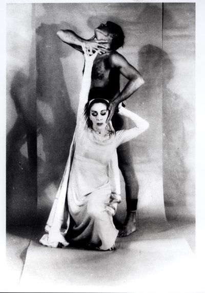 Martha Graham (1894-1991) e Bertram Ross (1920-2003) em "Visionary Recital", 27 de junho de 1961 (impressão em gelatina e prata) de Carl Van Vechten