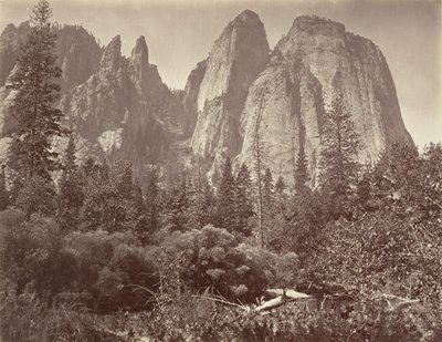Cathedral Rocks and Spires, ca. 1872, impresso ca. 1876. de Carleton E. Watkins.