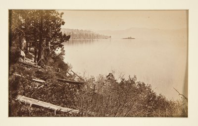 Quatro Cenas Ferroviárias e Quatro Vistas do Lago Tahoe: Lago Tahoe de Rochas de Artista de Carleton E. Watkins