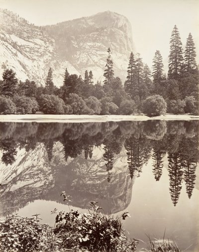 Lago do Espelho, Yosemite, c. 1872, impresso ca. 1876. de Carleton E. Watkins.