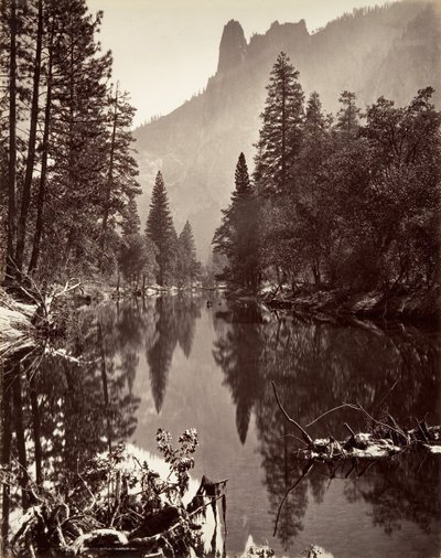Vista em espelho de Sentinel Rock, Yosemite, ca. 1872, impresso ca. 1876. de Carleton E. Watkins.