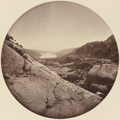 Donner Lake, Califórnia, c. década de 1860. de Carleton Emmons Watkins