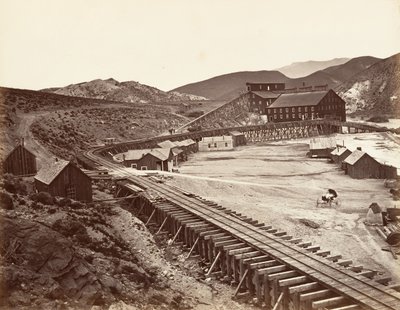 Eureka Quartz Mill and Flume, Nevada, 1875, impresso ca. 1876. de Carleton Emmons Watkins