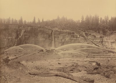 Malakoff Diggins, North Bloomfield, Condado de Nevada, 1871 (foto) de Carleton Emmons Watkins