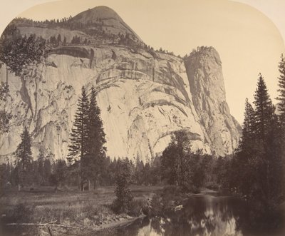 North Dome à esquerda - Royal Arches - Washington Column, 1861, Yosemite. de Carleton Emmons Watkins