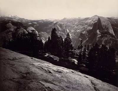 Vista do Sentinel Dome, Yosemite, 1865-66. de Carleton Emmons Watkins