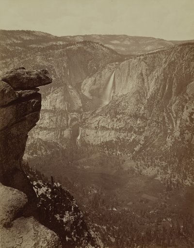 Yosemite Falls de Glacier Point, 1865-66, impresso ca. 1875. de Carleton Emmons Watkins