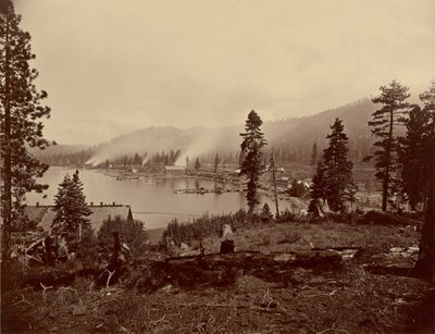 Vista da Baía de Gleenbrook [sic], Lago Tahoe, mostrando serrações, quebra-mar e vapores da Carson and Tahoe Lumber and Flume Co., também o terminal do Lago Tahoe, N.G.R.R. de Carleton Watkins