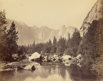 [Vista do rio Merced - rochas da catedral à distância]. de Carleton Watkins
