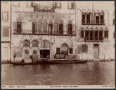 Palácio Da Mosto e o ferry SS Apostoli de Carlo Naya