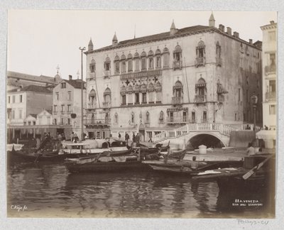 Hotel Royal Danieli no Palazzo Dandolo e barcos na Riva degli Schiavoni, em Veneza de Carlo Naya