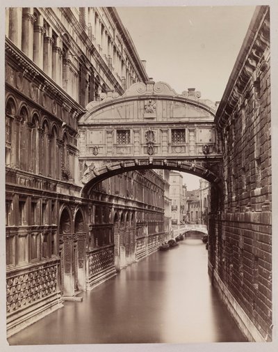 Veneza. Vista da Ponte dei Sospiri (Ponte dos Suspiros), vista da Ponte della Paglia de Carlo Naya