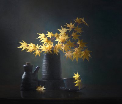 Natureza morta com bordo dourado de Catherine Wang