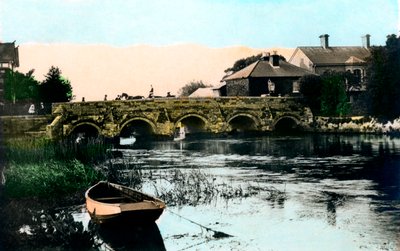 A ponte velha, Christchurch, Dorset, 1926. de Cavenders Ltd