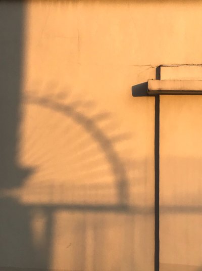 Composição - Arquitetura - Sombras, 2019 (fotografia) de Cécile Jamet
