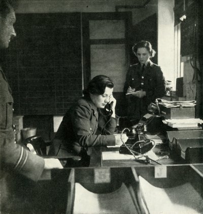 Uma sala de inteligência de estação, c1943. de Cecil Beaton