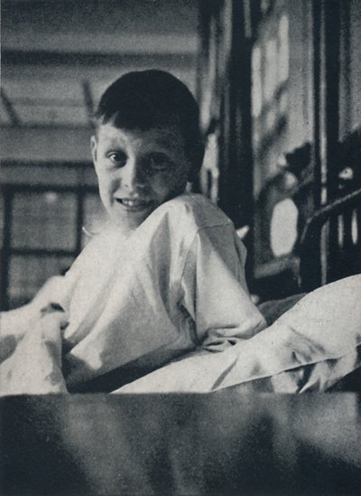 Uma criança pequena que respira levemente e sente sua vida em todos os membros, o que deveria saber de Cecil Beaton