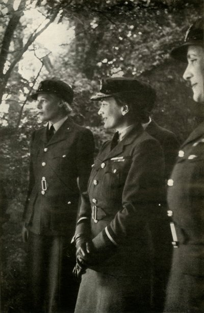 HRH Duquesa de Gloucester, Comandante do Ar, c1943. de Cecil Beaton