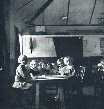 Lições para crianças de Londres na prefeitura, 1941 de Cecil Beaton